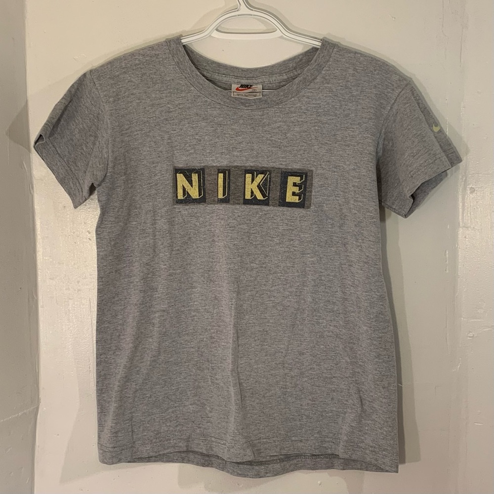 💫 VINTAGE 90s 1995 NIKE GREY SPELLOUT GRAPHIC SHORT SLEEVE GREY T-SHIRT - SMALL